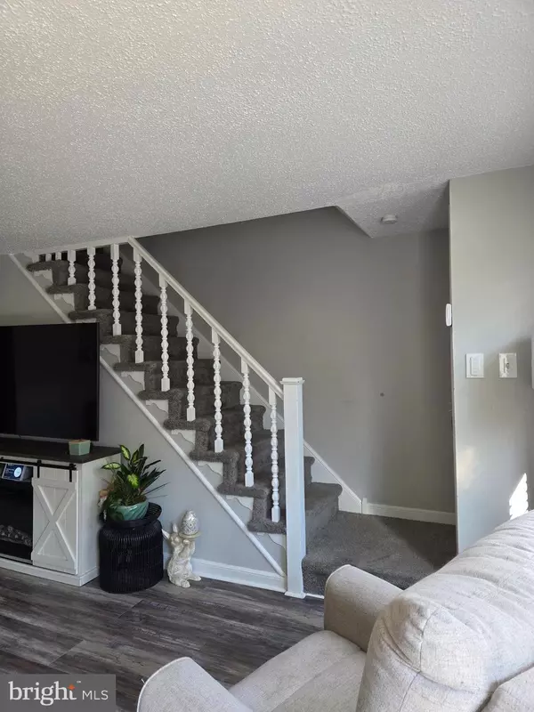 Glenolden, PA 19036,604 W CRESCENT DR