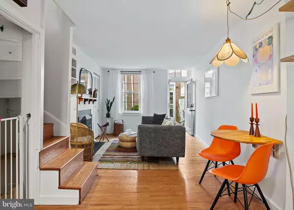 37 QUEENS AVE, Philadelphia, PA 19147