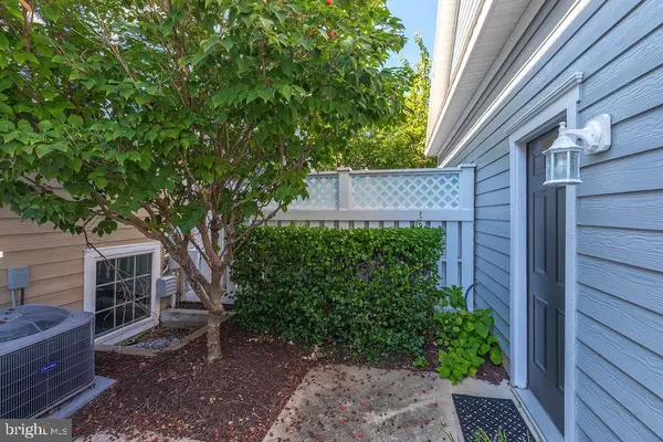 Ocean View, DE 19970,11 VILLAGE GREEN DR