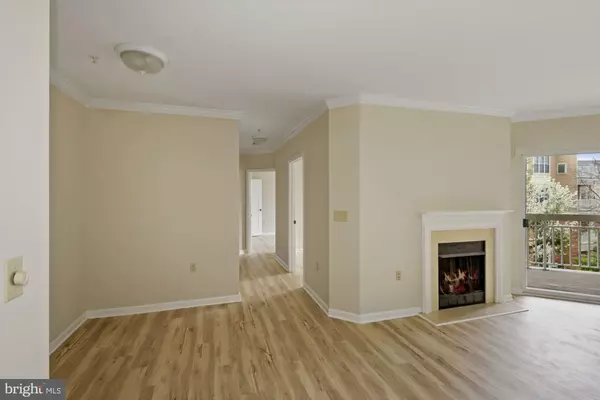 Herndon, VA 20170,12913 ALTON SQ #310