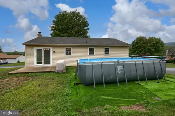 Stevens, PA 17578,979 DANIEL DR