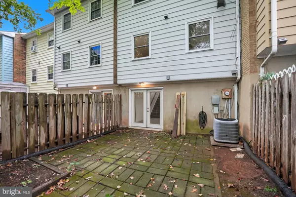 Woodbridge, VA 22193,14877 EMBERDALE DR