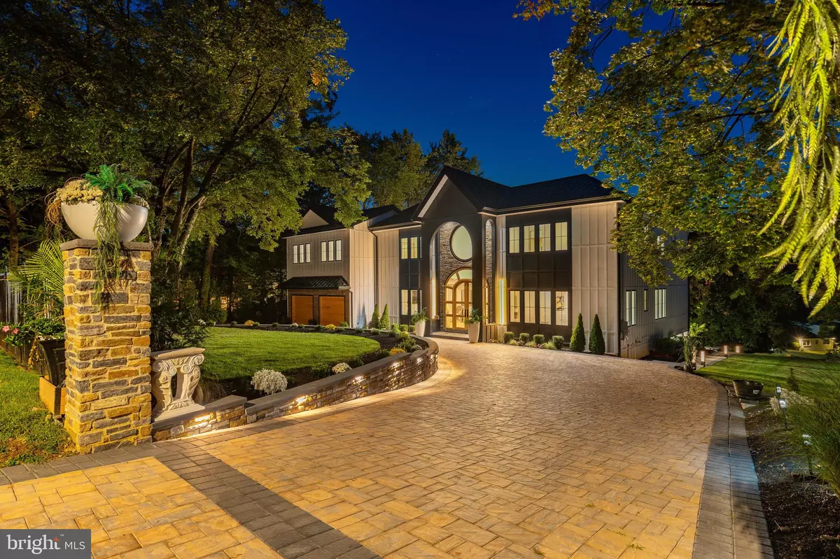 Philadelphia, PA 19118,9402 MEADOWBROOK AVE