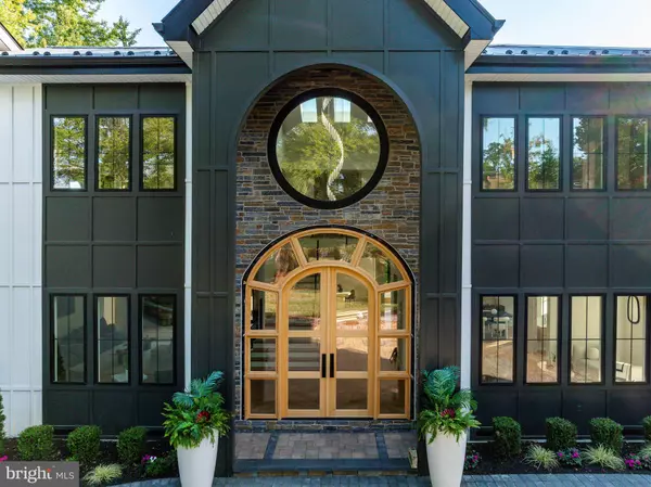 Philadelphia, PA 19118,9402 MEADOWBROOK AVE