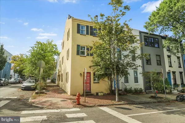 2500 PINE ST, Philadelphia, PA 19103