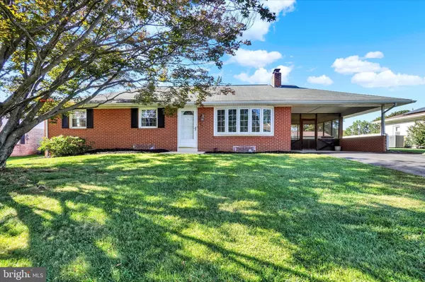 210 S 5TH ST, Mount Wolf, PA 17347