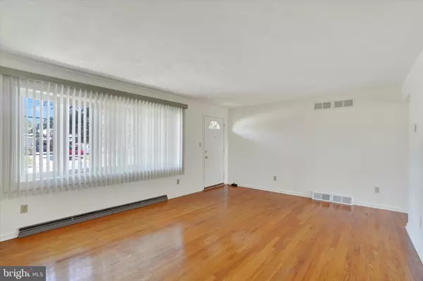 Mount Wolf, PA 17347,210 S 5TH ST