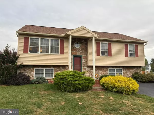 25 WAXWOOD RD, Shoemakersville, PA 19555