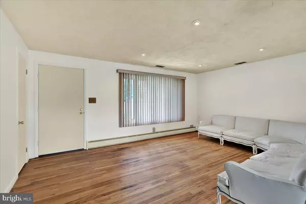 Reading, PA 19606,129 VIRGINIA AVE