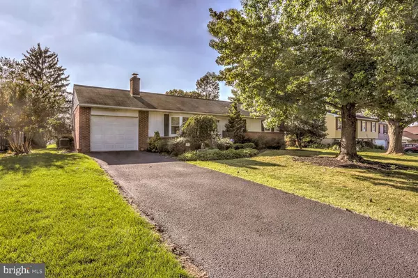 Leola, PA 17540,70 MEADOW VIEW DR