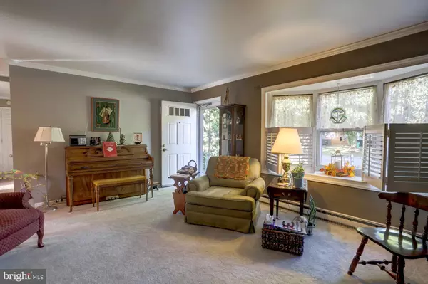 Leola, PA 17540,70 MEADOW VIEW DR