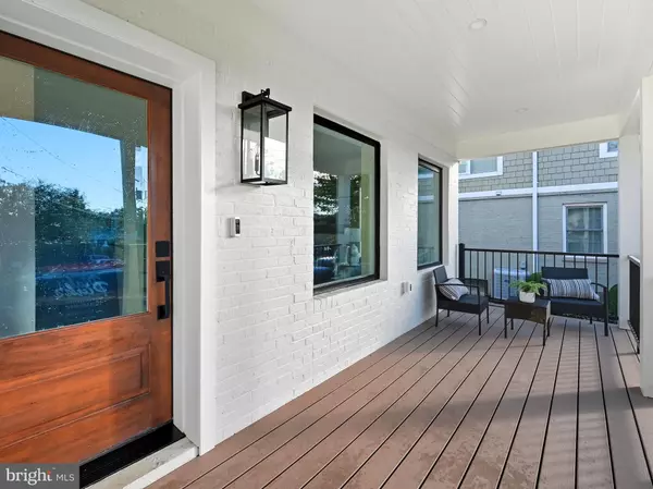 Arlington, VA 22205,858 N GREENBRIER ST