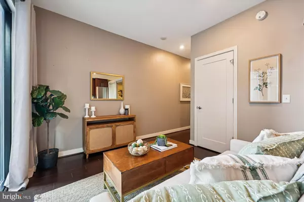 Silver Spring, MD 20910,1320 FENWICK LN #203