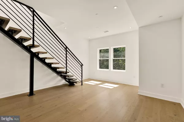 Washington, DC 20007,4017 DAVIS PL NW #8