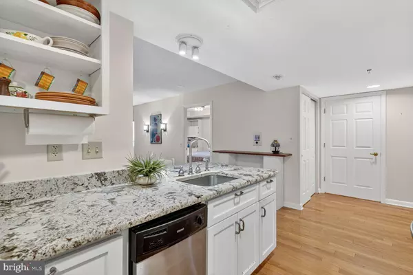 Arlington, VA 22203,900 N TAYLOR ST #1910 & 1922