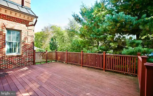 Falls Church, VA 22042,3221 ANNANDALE RD