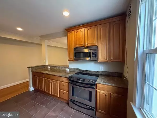 Alexandria, VA 22301,401-22B COMMONWEALTH AVE #22B