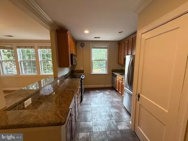 Alexandria, VA 22301,401-22B COMMONWEALTH AVE #22B