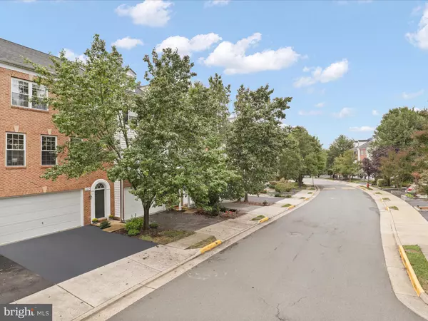 Alexandria, VA 22315,6865 ROLLING CREEK WAY