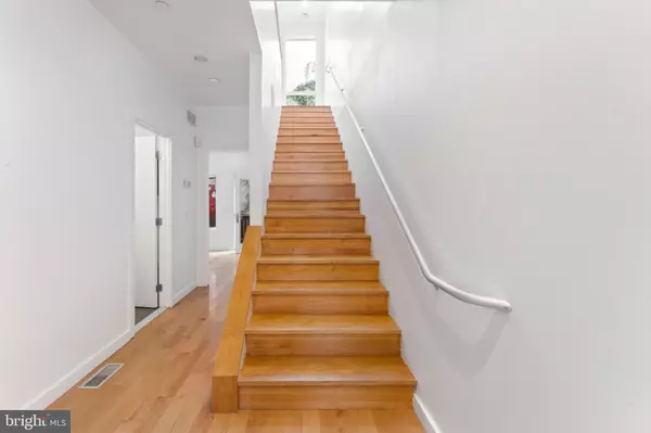 Philadelphia, PA 19123,333 GREEN ST #7