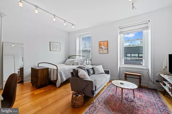 Philadelphia, PA 19146,726 S 19TH ST