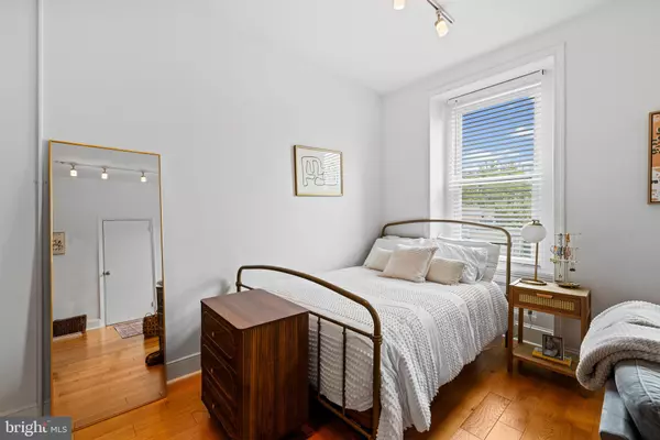 Philadelphia, PA 19146,726 S 19TH ST