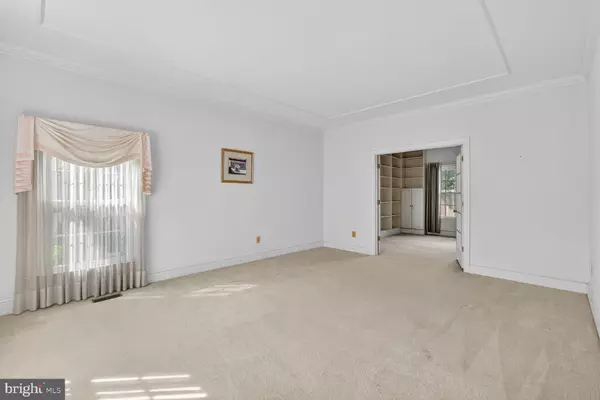 Arlington, VA 22205,5405 8TH RD N