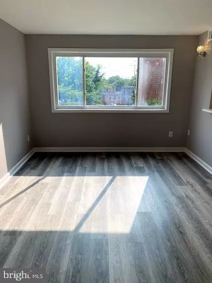 Washington, DC 20032,12 HALLEY PL SE #101