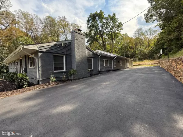 Warrenton, VA 20187,5233 LEE HWY