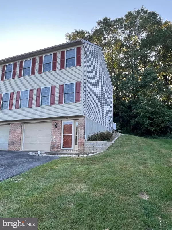 635 ROCKWOOD DR, Elizabethtown, PA 17022