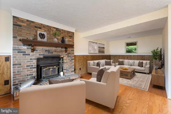 Springfield, VA 22153,8011 TREASURE TREE CT