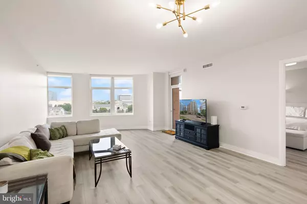 8220 CRESTWOOD HEIGHTS DR #1210, Mclean, VA 22102