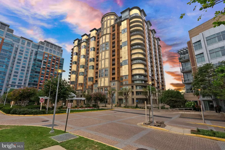 8220 CRESTWOOD HEIGHTS DR #1210, Mclean, VA 22102