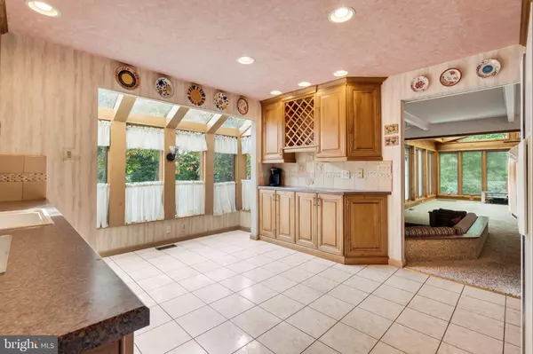 Cherry Hill, NJ 08034,203 HORSE SHOE CT