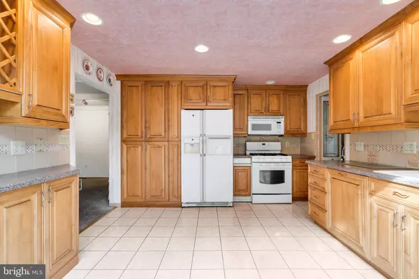 Cherry Hill, NJ 08034,203 HORSE SHOE CT