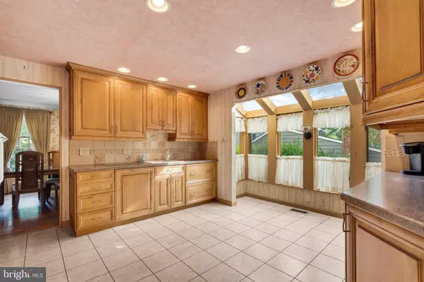 Cherry Hill, NJ 08034,203 HORSE SHOE CT