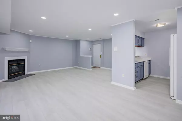 Glen Burnie, MD 21060,6800 WHITE WATER WAY #203