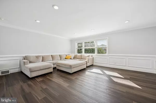 Philadelphia, PA 19115,9810 BRIDLE RD