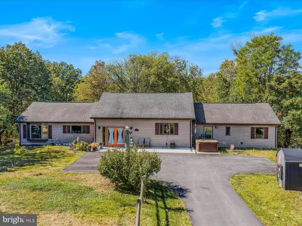 Berkeley Springs, WV 25411,104 GOLDEN LN