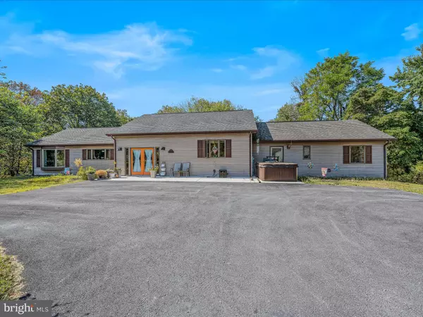 Berkeley Springs, WV 25411,104 GOLDEN LN