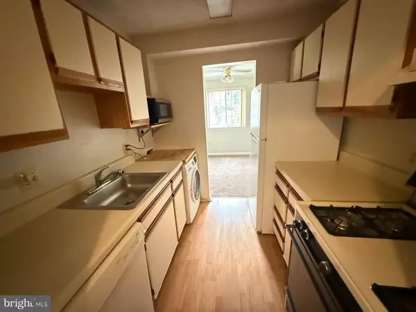 Woodbridge, VA 22192,1523 COLONIAL DR #204