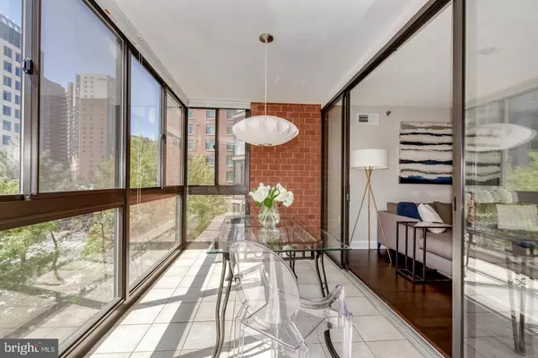 Arlington, VA 22201,1001 N RANDOLPH ST #402