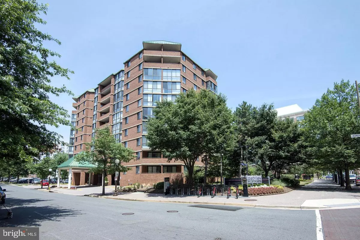 Arlington, VA 22201,1001 N RANDOLPH ST #402