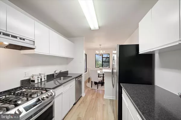 Falls Church, VA 22042,7613 LEE HWY #302