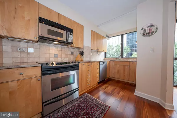 Philadelphia, PA 19106,233 S 6TH ST #407H