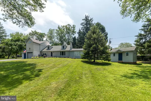 Southampton, PA 18966,950 MANOR LN