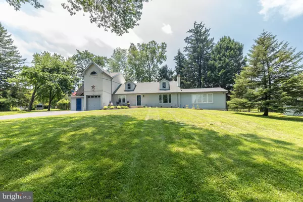 Southampton, PA 18966,950 MANOR LN