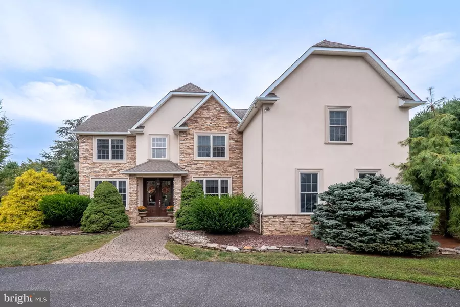 4064 AUTUMN RIDGE RD, Bethlehem, PA 18017