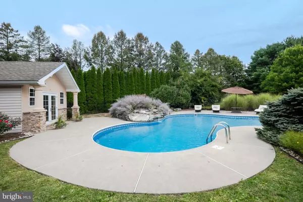 Bethlehem, PA 18017,4064 AUTUMN RIDGE RD