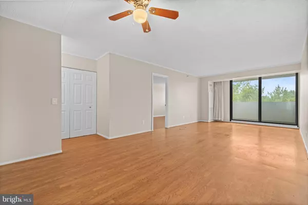 Alexandria, VA 22304,5911 EDSALL RD #803